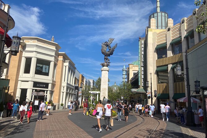 10 Passengers Private City Tour of LA with Beaches from Anaheim - What the $599 private price really means for your group
