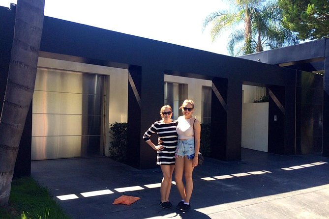 2 1/2 Hour Private Tour of Hollywood, Beverly Hills and Bel Air - Rodeo Drive: Luxury Shopping Street With Movie-Scene Energy