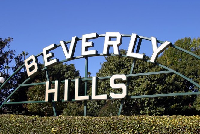 2-Hour Hollywood Bus Tour - Beverly Hills glamour break with a sign photo break
