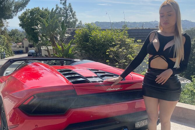 20-Minute Driving Tour: Hollywood to Sunset Blvd in a Lamborghini - Sunset Plaza: where your drive turns into a people-watching moment
