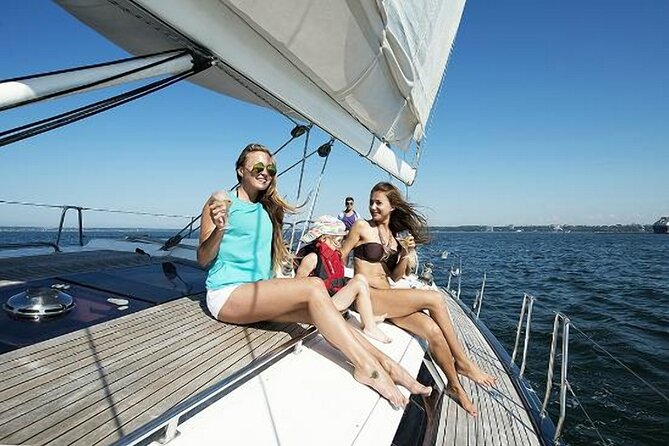 4 hours Sailboat Tour for 2 people along the Los Angeles Coastline - First stop: Marina del Rey, yachts up close, then sailing out