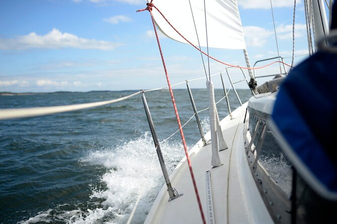 4 hours Sailboat Tour for 2 people along the Los Angeles Coastline - Operating the yacht and raising the sails without guessing
