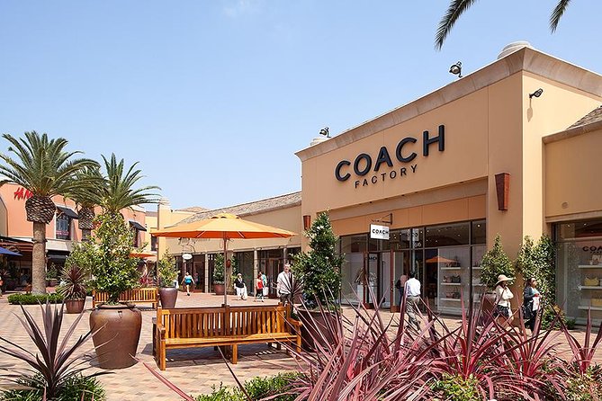 Citadel Outlets Transfer from Anaheim with VIP Lounge, storage & LAX Drop-Off - The VIP Lounge Routine: Relax, Repack, And Avoid Airport Stress