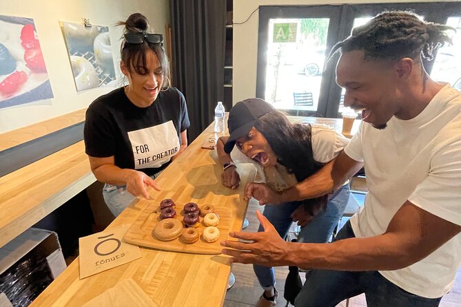 Delicious Donuts & Sweet Treats of West LA: A Sweet City Tour - The short walk and what your guide is likely doing with it