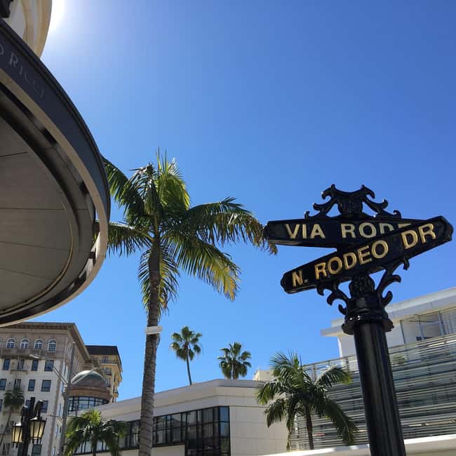 Full-Day City Tour of LA, Hollywood, Beverly Hills & Beaches - The Grove and the Farmers Market: lunch that keeps everyone happy