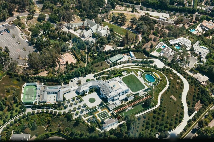 Hollywood & Beverly Hills Celebrity Helicopter Tour - Universal Studios Hollywood, Hollywood Bowl, and Warner Bros. Studios flyovers