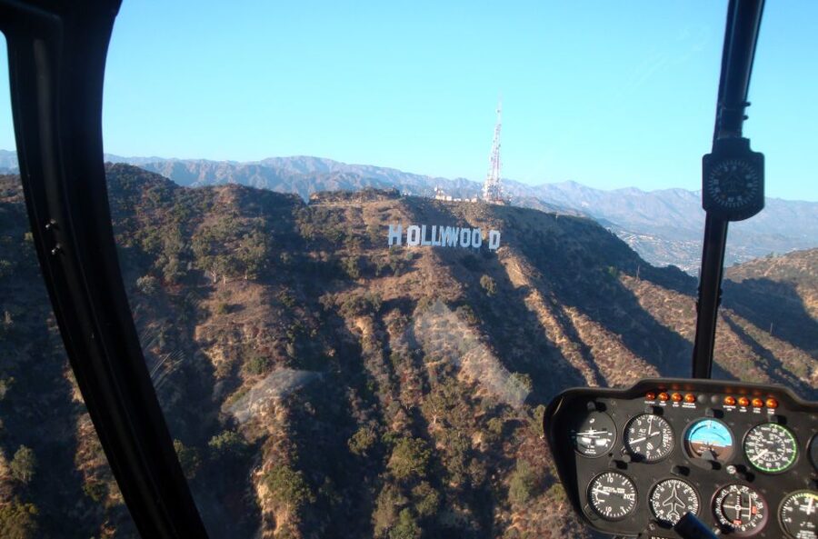 Hollywood & Beverly Hills Celebrity Helicopter Tour - Live pilot commentary: why it makes the flight feel longer