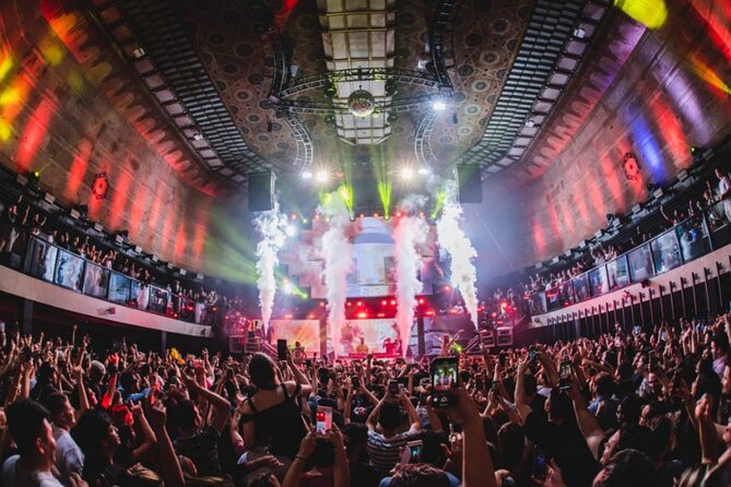 Hollywood Club Crawl in Los Angeles - Timing: the 9:00 pm start and the 1 to 4 hour window