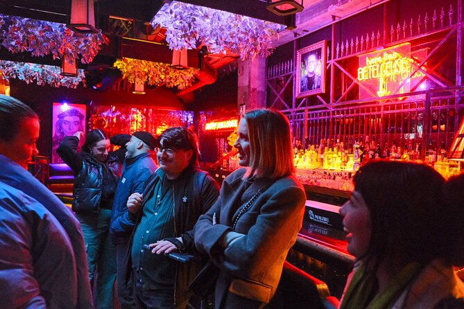Hollywood Cocktails and True Crime Tour: 3 Drinks Included - How the included drinks shape the experience