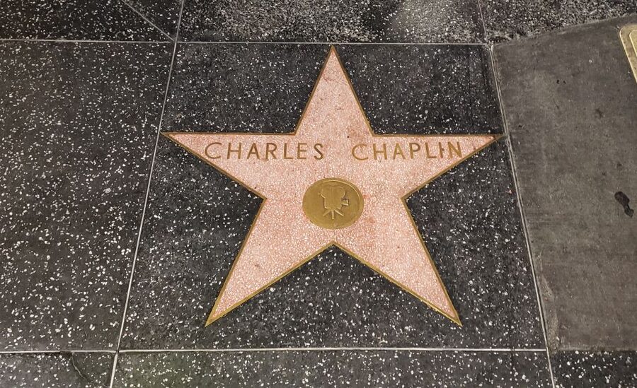 Hollywood: Haunted Walking Tour, True Crime, Creepy Tales - Practical tips: hearing traffic, wearing comfy shoes, and handling the bag rule