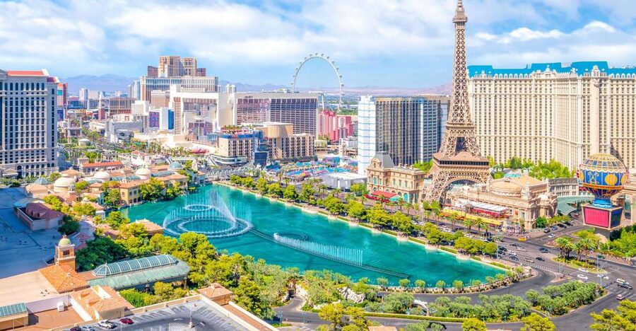 LA: 2-Day Las Vegas Tour with Hoover Dam & Accommodation - Your hotel base: Harrah’s Hotel and what you can count on