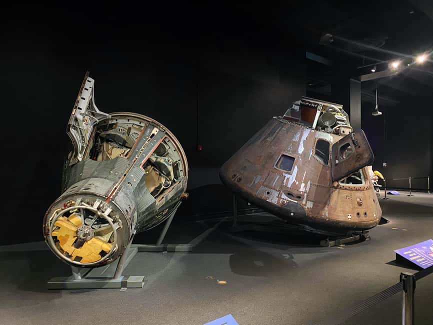 LA: Expo Park Space & Dinosaurs Tour with Cal Science Center - California Science Center: spacecraft you can stand close to