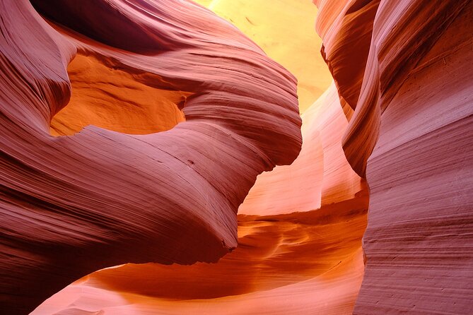 LA: Las Vegas, Sedona, Monument, Antelope Canyon, 5-Day Tour - Day 1: Barstow outlets, then the Las Vegas Strip by night