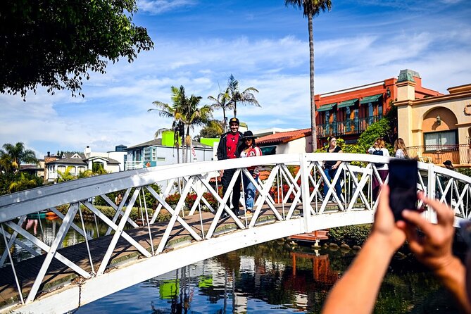 LA Venice Beach Hidden Gems Food Tour With 6 Food Tastings - Guides make or break this kind of walking tour