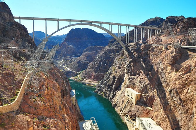 Las Vegas with Hoover Dam, 2-Days Tour from LA - Day 1: Barstow outlets, then a guided Las Vegas Strip evening