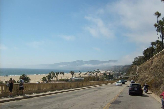 Limo Tour: Hollywood, Beverly Hills, Santa Monica, Venice, Malibu - Starting in Santa Monica Pier: the easiest win for first-timers