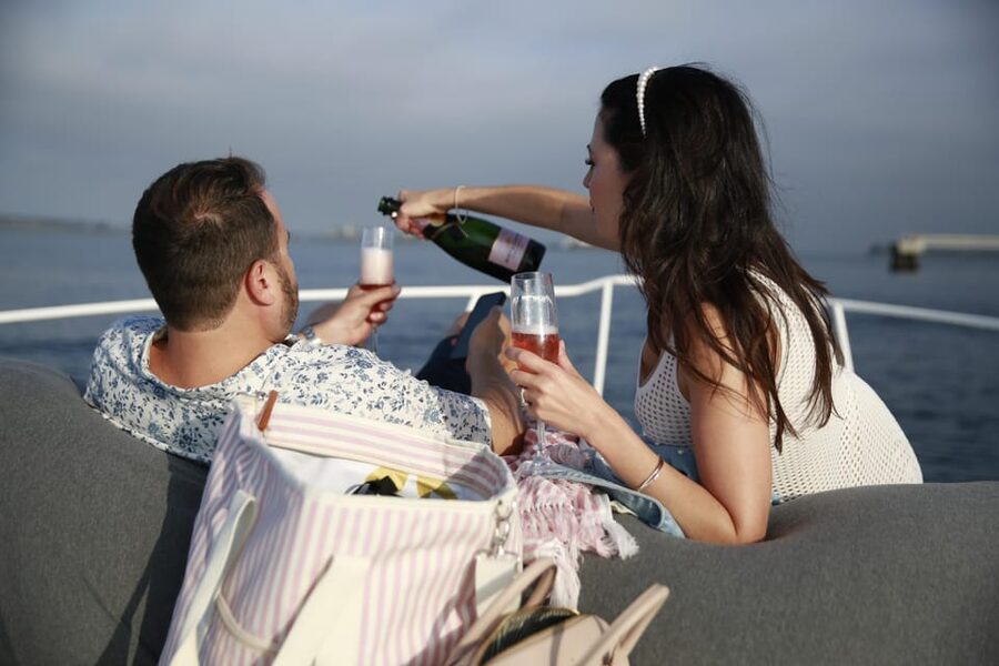 Long Beach: 3hr Private Yacht Trip (1 ticket covers 1-6 ppl) - Alamitos Bay and Naples: luxury waterfront views with plenty of photo angles