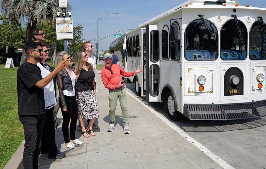 Los Angeles: #1 Trolley Bus Hollywood Sightseeing Tour - Hollywood Hills and celebrity homes: how to enjoy mansion country from the road