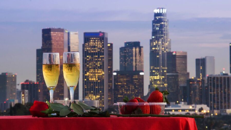Los Angeles: Downtown Landing Helicopter Tour - The Flight Route: Coastline to Celebrity Hills in About 45 Minutes