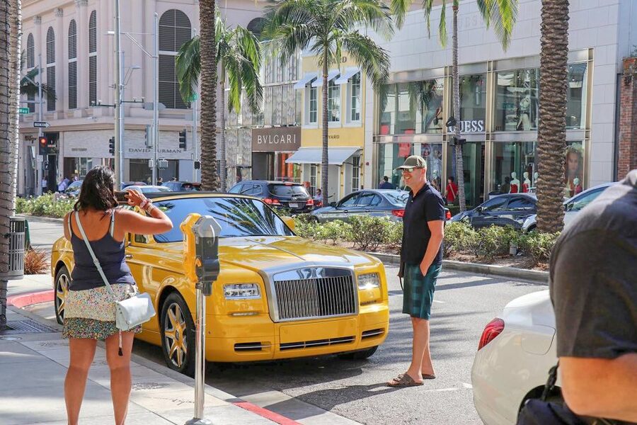 Los Angeles: Hollywood & Celebrity Homes Open-Air Bus Tour - Comedy stops on Sunset: Laugh Factory and The Comedy Store