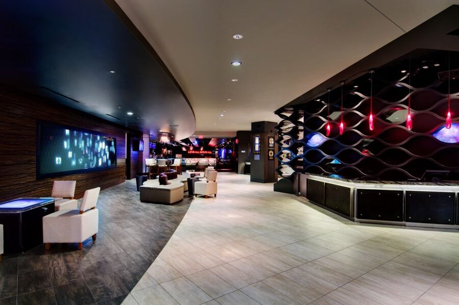 Los Angeles: Meal at the Hard Rock Cafe Hollywood - Choosing Acoustic Rock vs Electric Rock: A Real Decision, Not Just Math