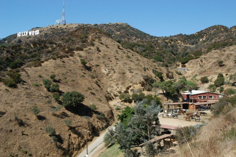 Los Angeles: Mulholland Trail Horseback Riding Tour - Sunset Ranch Hollywood: how you find the meeting point and parking