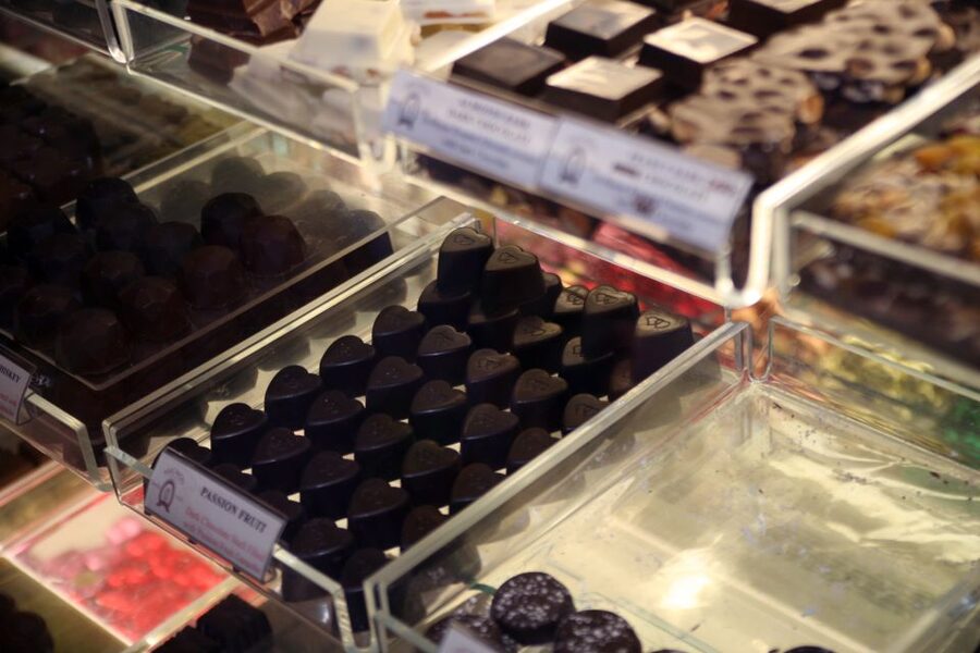 Los Angeles: Old Pasadena Food & Tasting Walking Tour - How the tastings add up to a full meal (and who it suits)