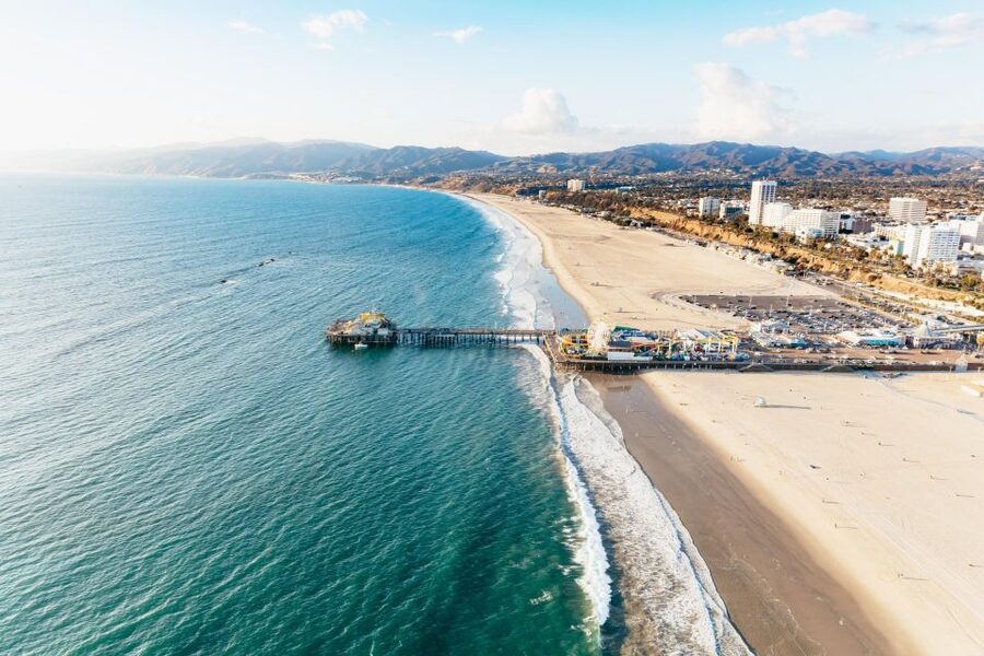 Los Angeles: Private 1-Hour Sightseeing Helicopter Tour - Safety and comfort: headsets on, worries down