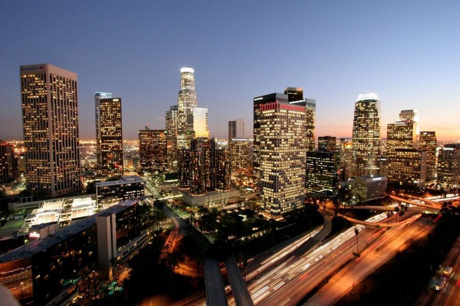 Los Angeles: Private 3-Hour Tour by SUV - Beverly Hills and Bel Air: Glam Stops With Street-Level Stories