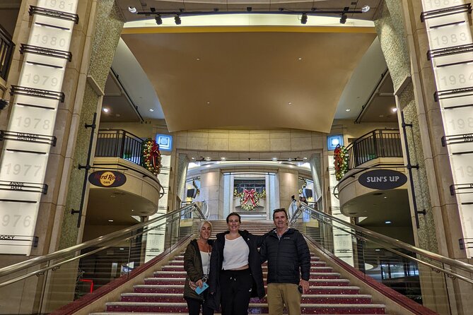 Los Angeles Private Full Day Luxury EV SUV Tour with Hotel Pickup - Beverly Hills Sign Photos, Ovation Views, Spadena House, and Venice Canals
