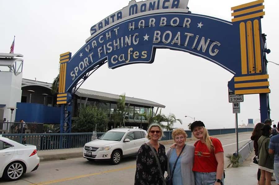 Los Angeles Sightseeing Tour: From Anaheim & Buena Park - Venice Beach and Muscle Beach: Eccentric LA Meets Street Life