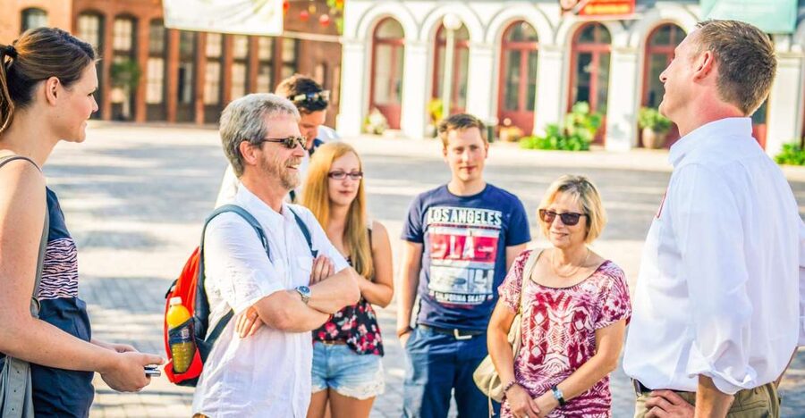 Los Angeles: Small Group Sightseeing Tour - Fashion District and Staples Center, the city’s in-between stops