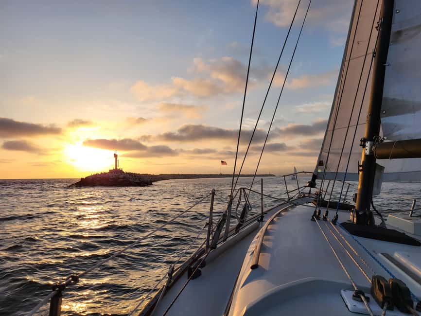 Los Angeles: Sunset Sailing - The Person 323 sailboat: classic build, practical comfort