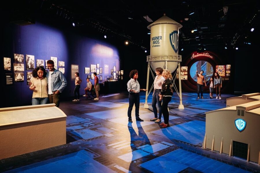 Los Angeles: Warner Bros. Studio Tour Hollywood - The first hour: the guided backlot and sound stage circuit