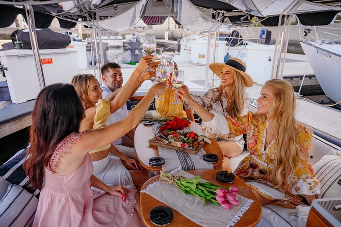 Luxury Shared E-Boat Cruise with Wine, Charcuterie & Sea Lions Spotting - The Boat Views, Houseboats and Yacht Life Up Close