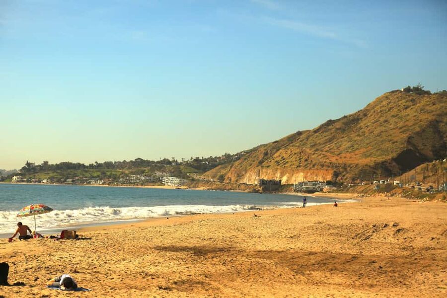 Malibu: Celebrity Homes, Beaches & History Tour - Malibu Pier for an hour: sun, views, and a realistic plan for your free time