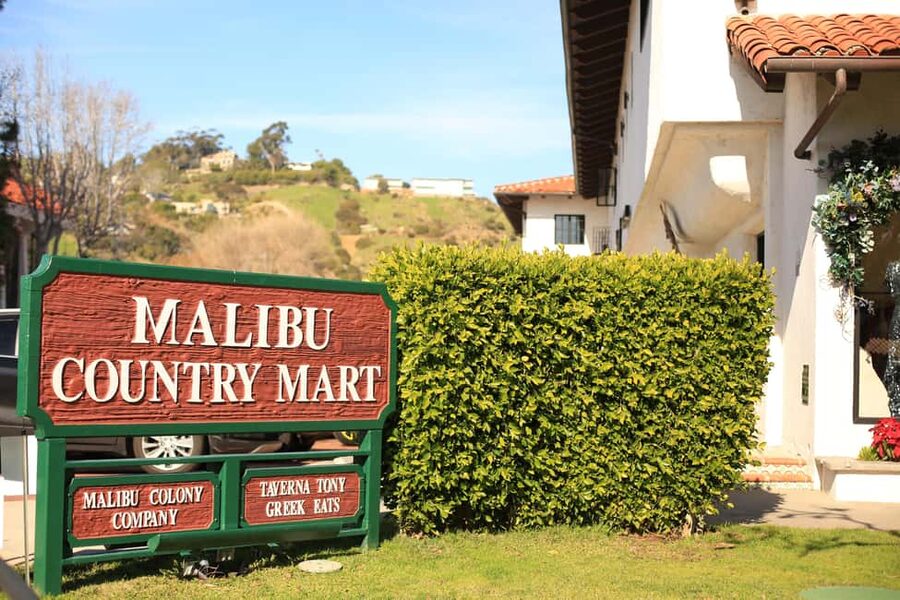 Malibu: Celebrity Homes, Beaches & History Tour - Malibu Country Mart: shopping time with discounts and wine tasting