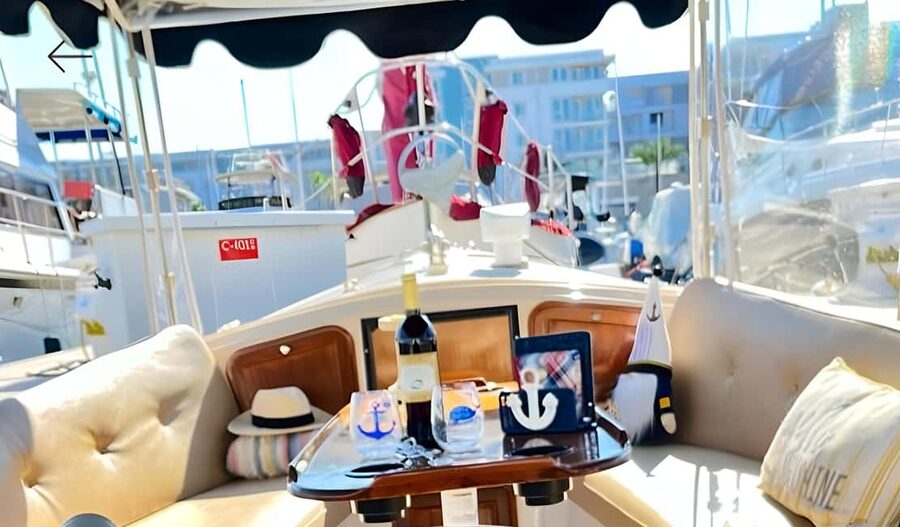 Marina Del Rey: A Romantic Boat Cruise with Sushi & Wine - The 1 to 2 Hour Flow, from Dockside Entry to Sunset Moments