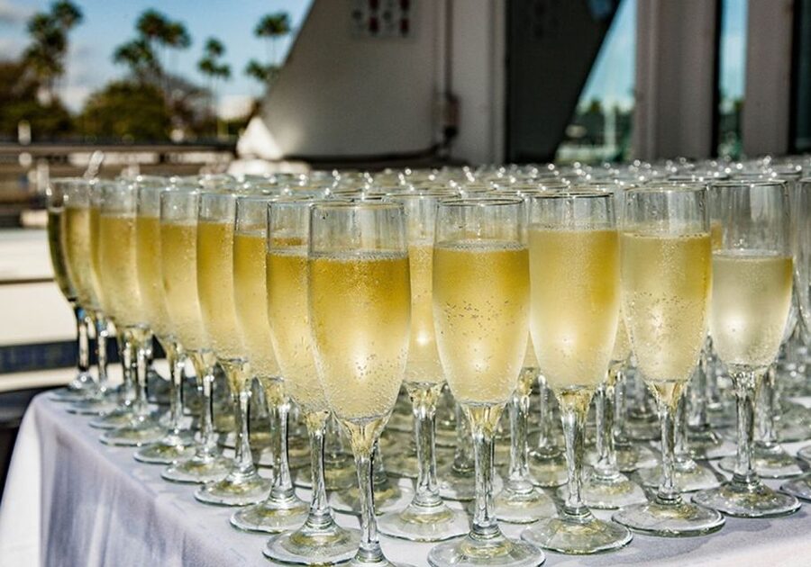 Marina Del Rey: Christmas Eve Buffet Brunch or Dinner Cruise - Key Highlights Worth Your Attention