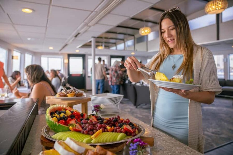 Newport Beach: City Cruises Champagne & Brunch Buffet Cruise - Seating and the two-deck viewing strategy