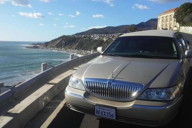 Private 4-Hour Limo Tour of LA by a TV Personality with Drinks - Santa Monica, Venice Beach, Marina del Rey, and Malibu