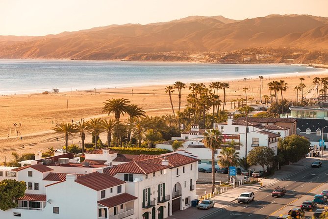 Private 4-Hour Limo Tour of LA by a TV Personality with Drinks - TV personality guide energy, plus real storytelling value