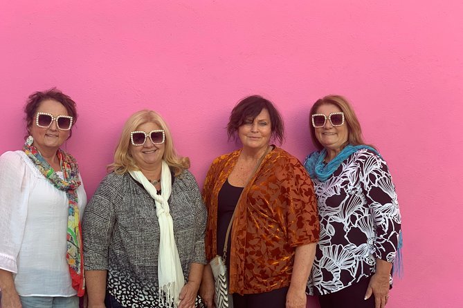 Private Tour of Los Angeles in a SUV with Experienced Guide - Venice Canals, Venice Beach, and Muscle Beach in tight time