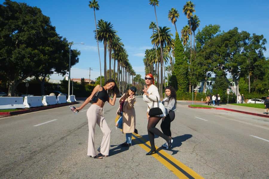 Santa Monica: Best of LA Tour with 3 Iconic Stops - Bus comfort, photo reality, and how to travel like a pro