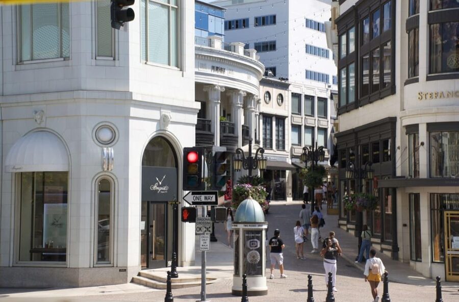 Sightseeing Hollywood Tours - Sunset Strip, Melrose Place, and Rodeo Drive in one efficient loop