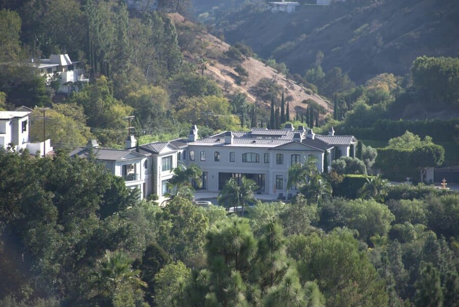 Sightseeing Hollywood Tours - Movie shoot locations and famous landmarks: what the guide adds
