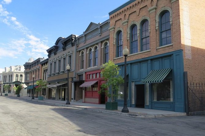Small-Group Warner Bros and Hollywood Tour from Anaheim - The morning rhythm, pickup timing, and why the Universal CityWalk stop helps
